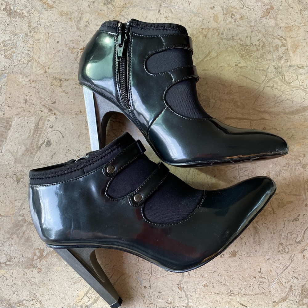 Elegant Ankle Booties by Dereon Black High Heel Pointed Toe Size 5.5 New